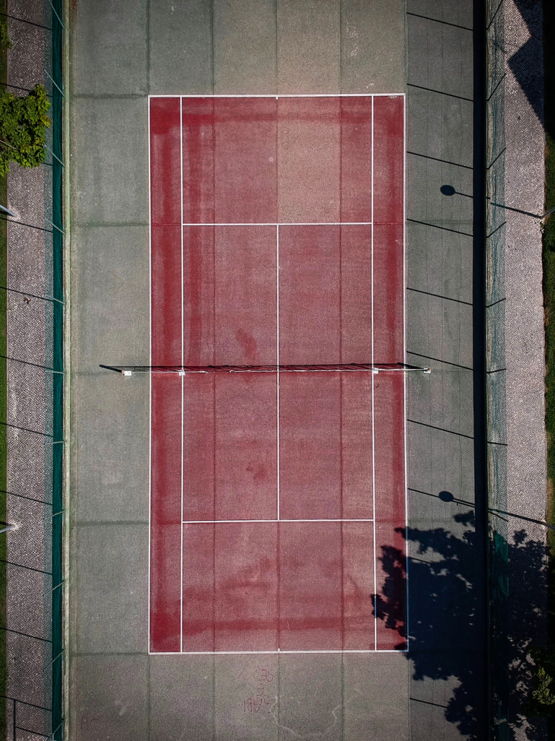 红色网球场
