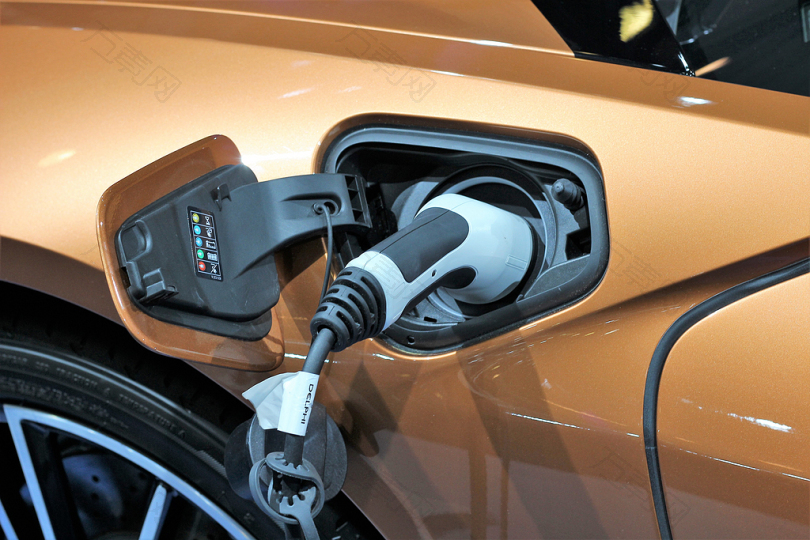 车宝马i8敞篷跑车电池充电汽车展2018年萨格勒布现代技术插在混合电和汽油的技术