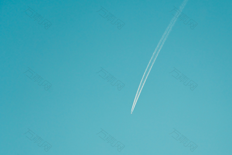 飞机烟雾轨迹的透视图