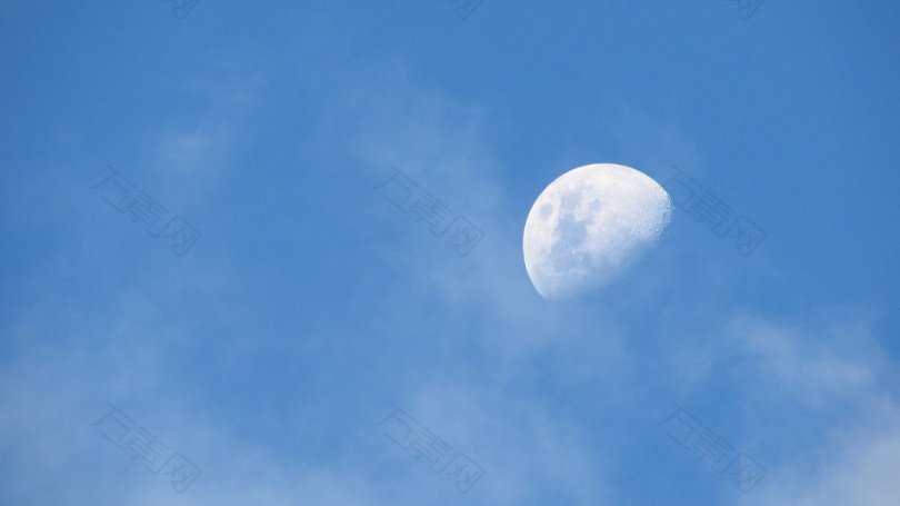 天空上的月亮