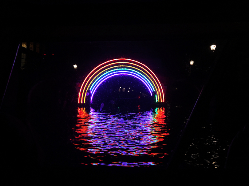 水上彩虹拱门