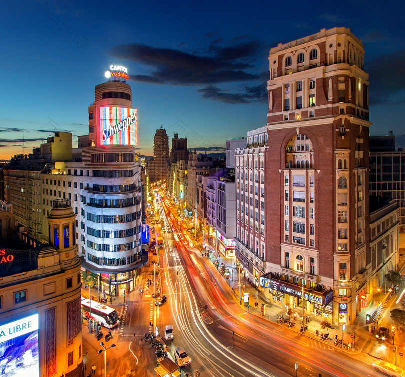 马德里卡亚俄广场西班牙gran城市卡亚俄的黄昏城市景观摩天大楼交通假期