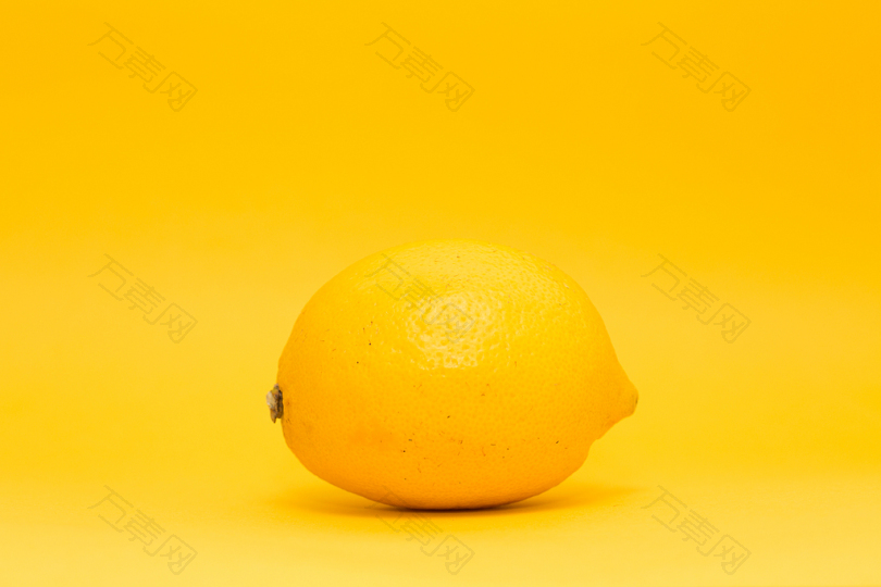 黄色柠檬特写照片