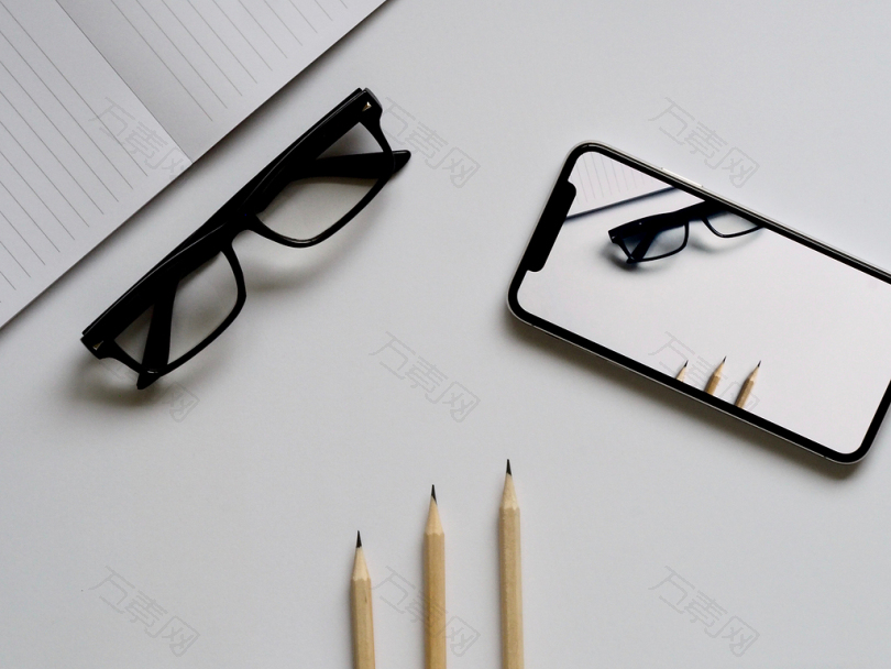 眼镜银色iPhoneX三支铅笔笔记本平板摄影