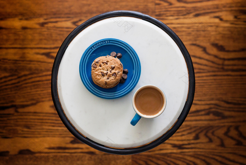 平躺咖啡饼干从上面俯视桌子巧克力片圆圈治疗美味咖啡店休息伍德暂停放松