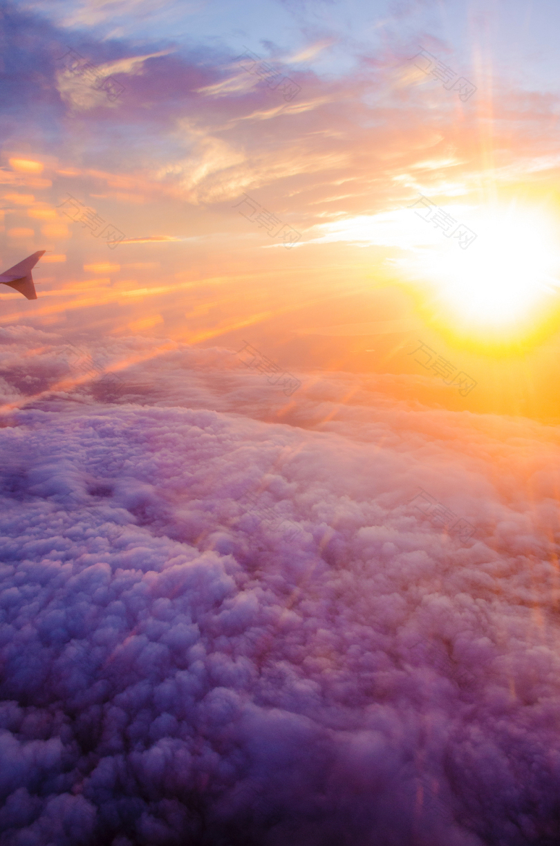 白云和阳光的航空摄影