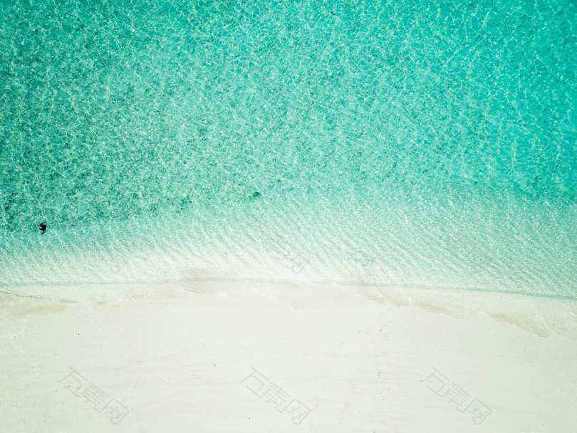白沙海滩鸟瞰图