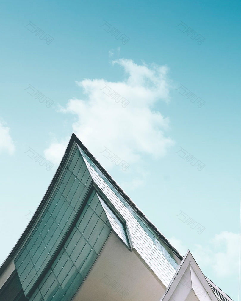 玻璃建筑的低角度照片