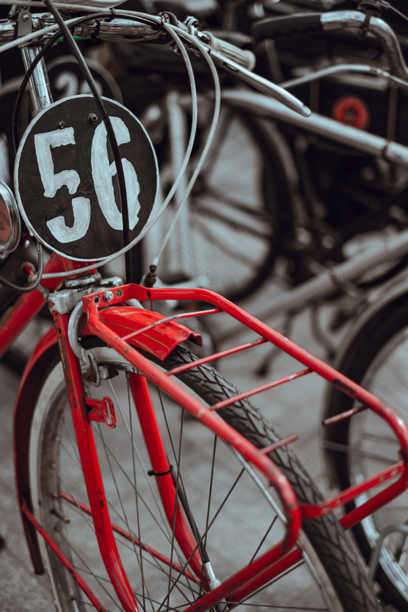 56号红色自行车