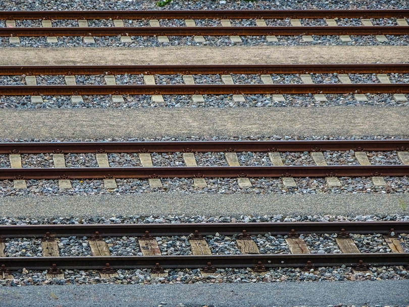 火车gleise痕迹并行似乎铁路运输轨道交通铁路钢轨一步规例结构