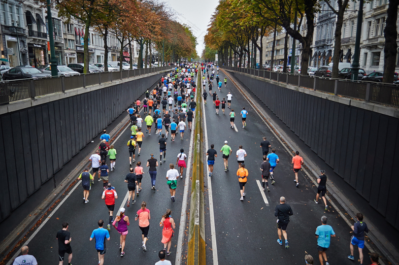 街道马拉松运行竞争对手马拉松健康街运动员路比赛演习健身耐力挑战