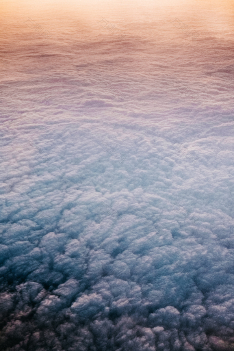云天蓝红紫坡光挪威旅行飞机