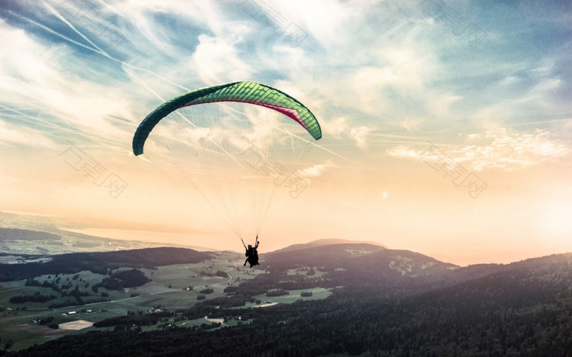 滑翔伞段滑翔机天空冒险极端活动滑翔高飞肾上腺素运动风险传单