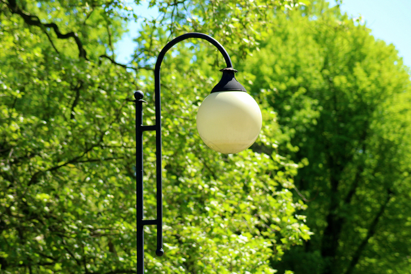 更换灯泡照明公园光灯笼街上的路灯
