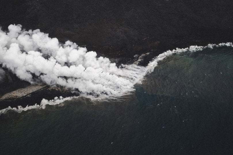 海岸阴天空中烟雾夏威夷飞行蒸汽探险自然岩石水无人机海洋熔岩熔岩流夏威夷大岛