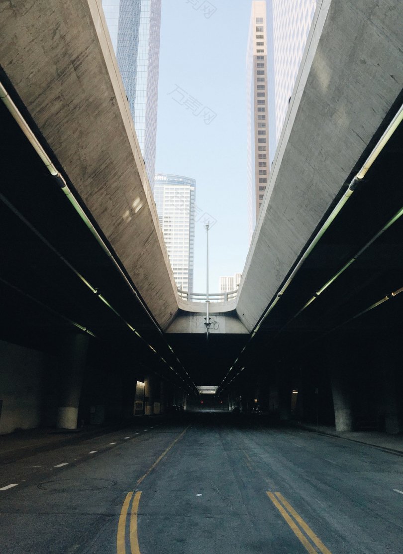 公路隧道的城市景观摄影
