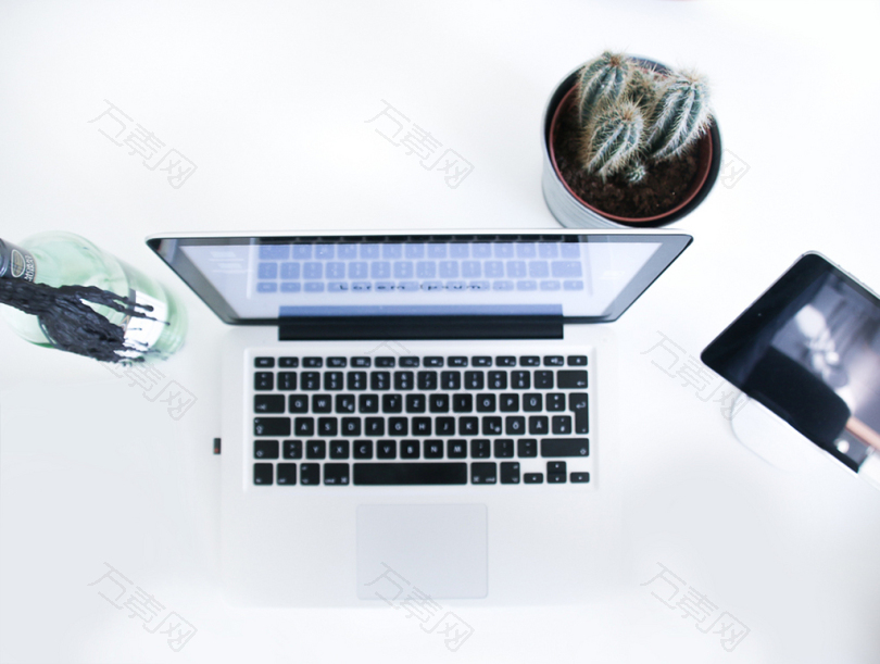仙人掌博客生活方式工作植物树木葡萄酒白色空白空间开放空间桌子办公室ipad苹果mac自然光办公桌macbook笔记本电脑