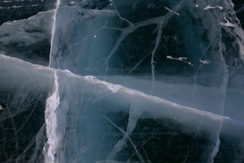 冰冻结裂纹纹理背景冰冻的湖面蓝霜水晶冷自上而下水鸟瞰冰路加拿大冬天自然