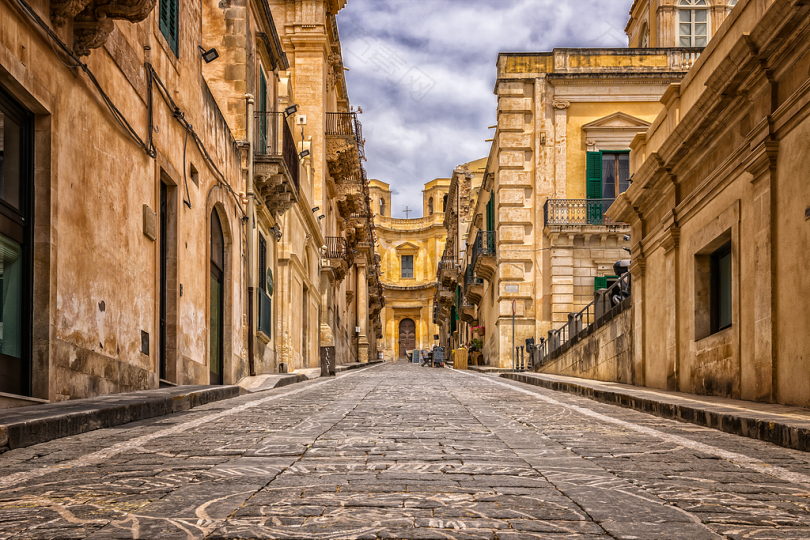 胡同路路面鹅卵石城市结构西西里地中海老古董立面老房子意大利