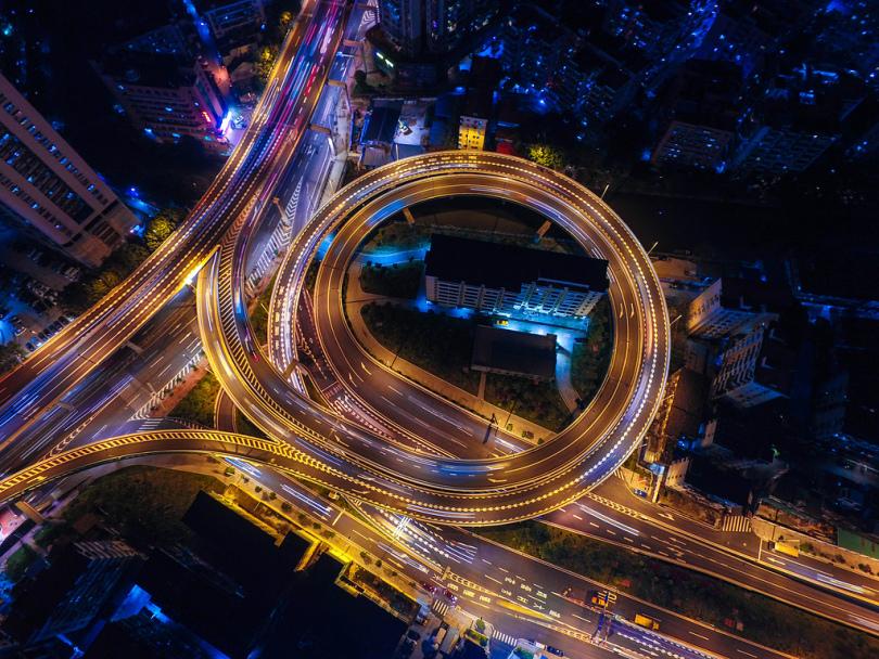 街道夜灯环路公路顶视图空中的视图混沌城市十字路口高速公路交通