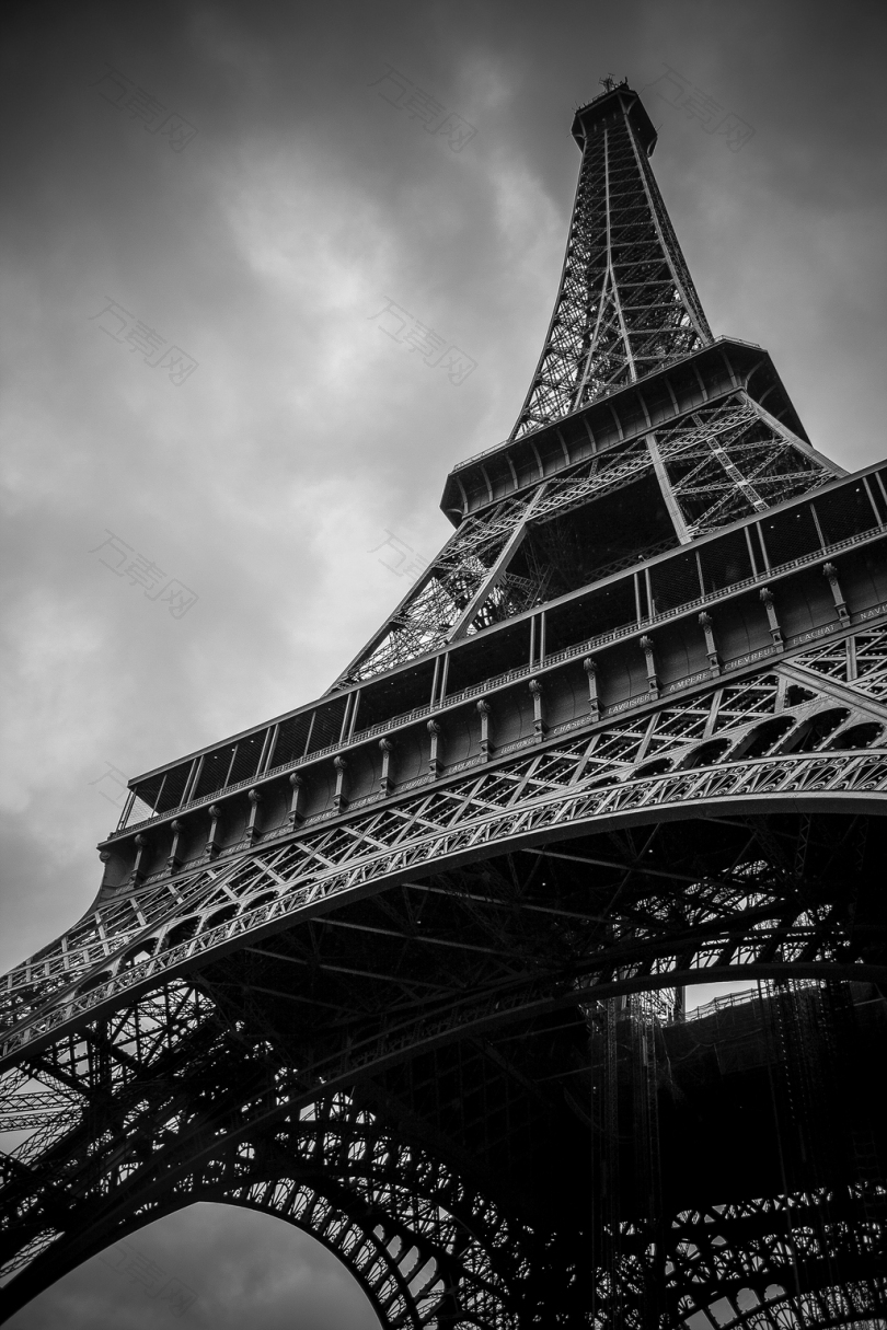 埃菲尔铁塔巴黎法国灰度摄影