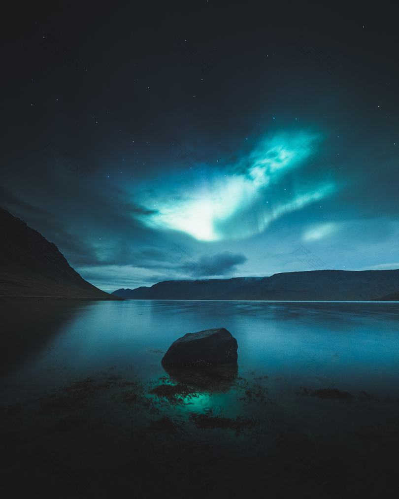 北极光夜间景观摄影