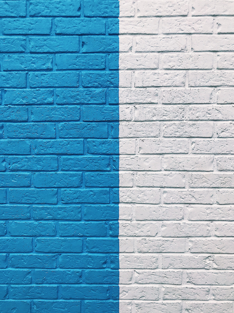 蓝白色的砖墙背景纹理