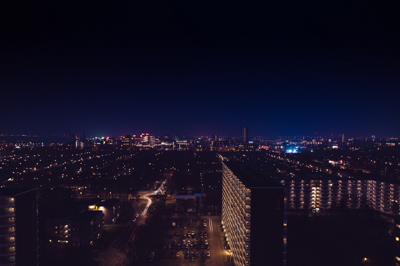 城市天空夜景的建筑摄影