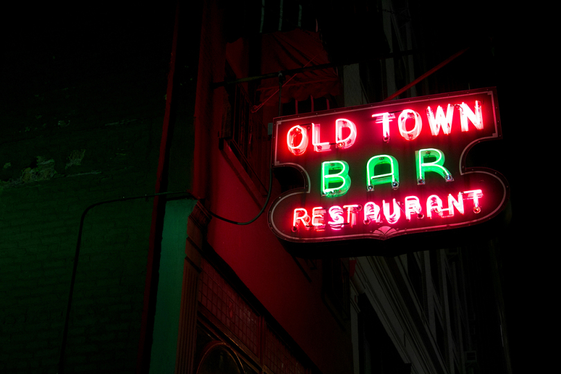 老城酒吧餐厅霓虹灯