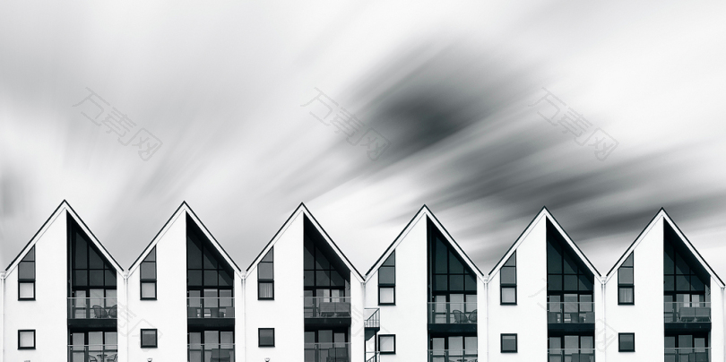 云房子建筑天空黑白对称极小三角形街道现代图案长曝光单色重复极简