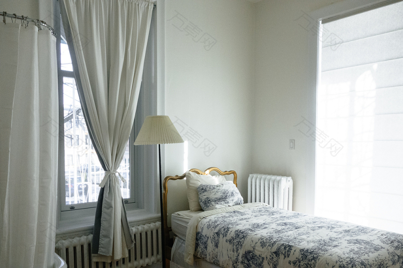 白色装饰风格的卧室