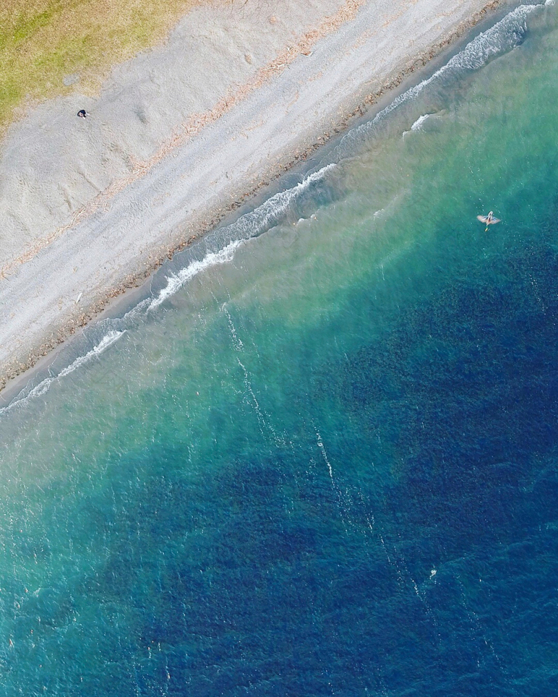 无人机拍摄的海滩