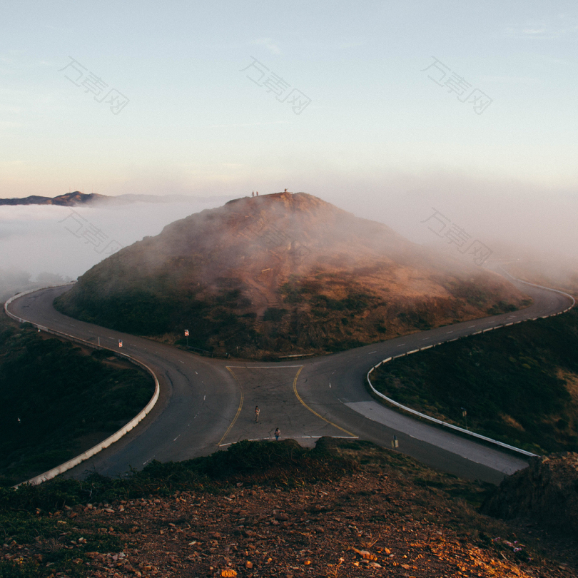 分叉路拆分路旅行双子峰旧金山海湾地区加利福尼亚州西海岸最好的海岸雾薄雾