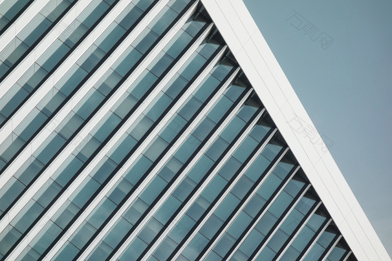 建筑天空立面图案抽象玻璃灰色白色现代窗户外部极小城市西班牙马德里重复