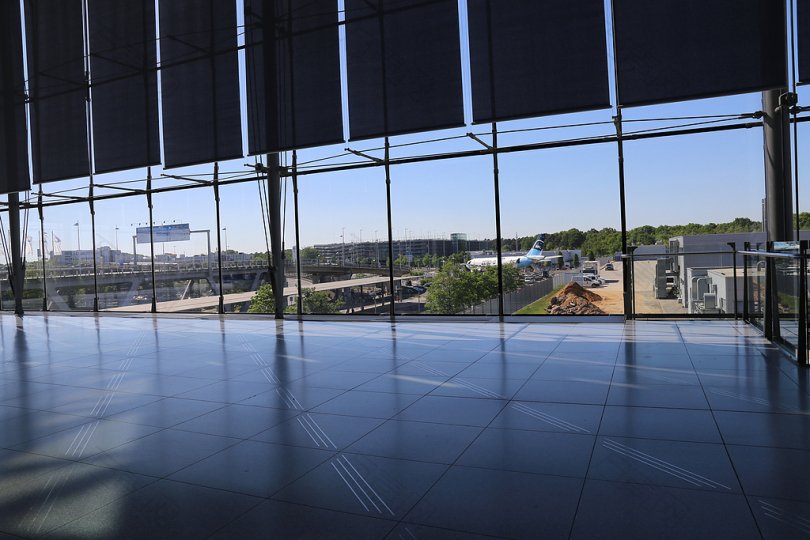 机场科隆旅行走道大厅窗口巨大等待现代飞机太阳建设终端到达