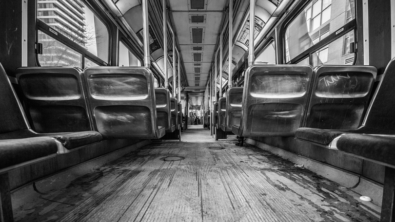 总线电车综合运输座位长凳地板空火车公共交通