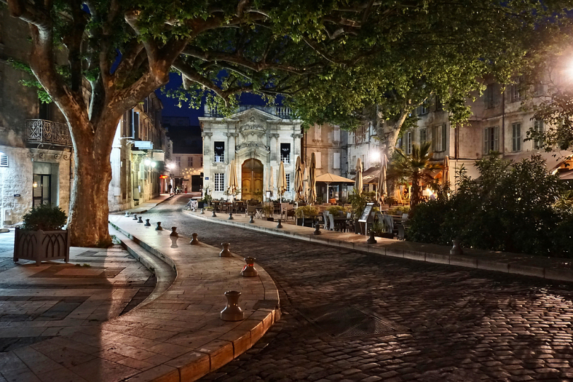 路架构旅行城市夜照明长时间曝光法国心情阿维尼翁黑光明浪漫