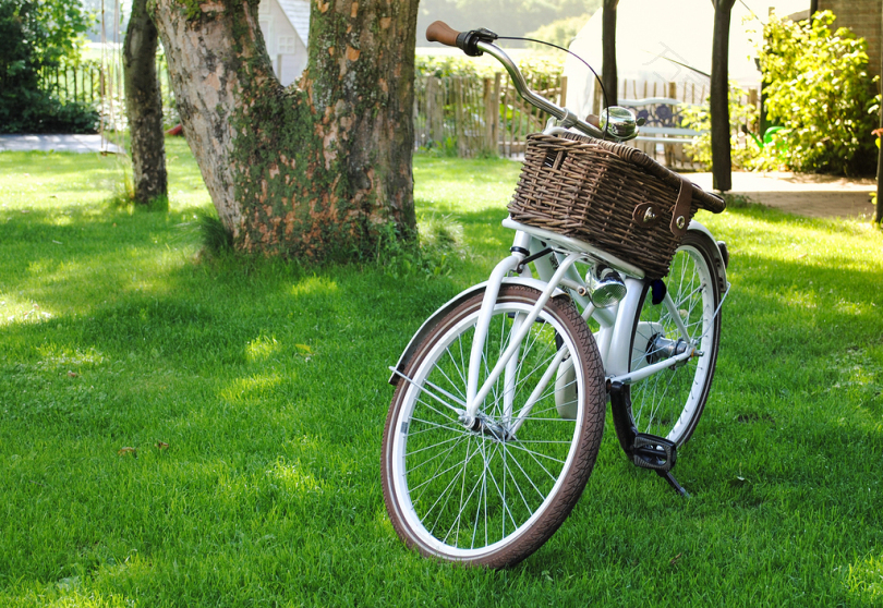 自行车篮运输花园草骑循环酿酒复古骑自行车车轮钟