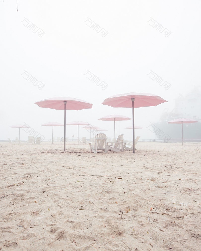 海滩粉红色伞伞