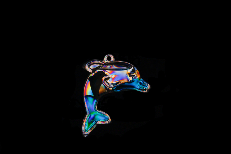虹彩海豚玻璃吊坠