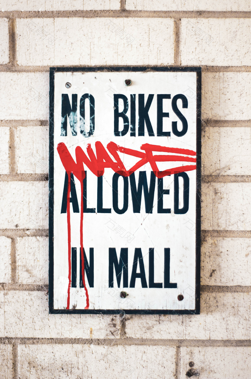 在商场招牌上不准骑自行车