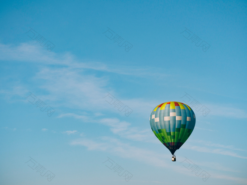 空中多色热气球