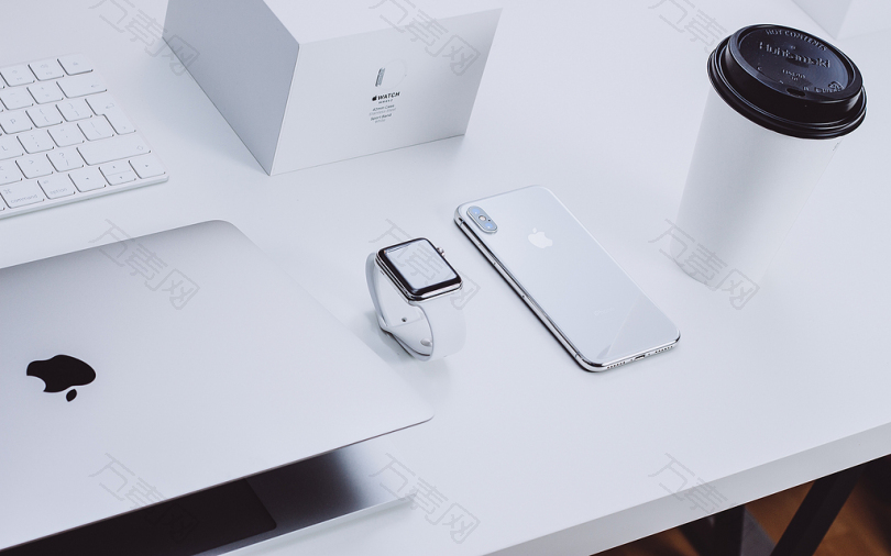 苹果笔记本电脑咖啡书桌盒子键盘手表手表iphoneiphonexmacbookpro苹果手表苹果迷你手表白色银色现代特写科技之美50mm