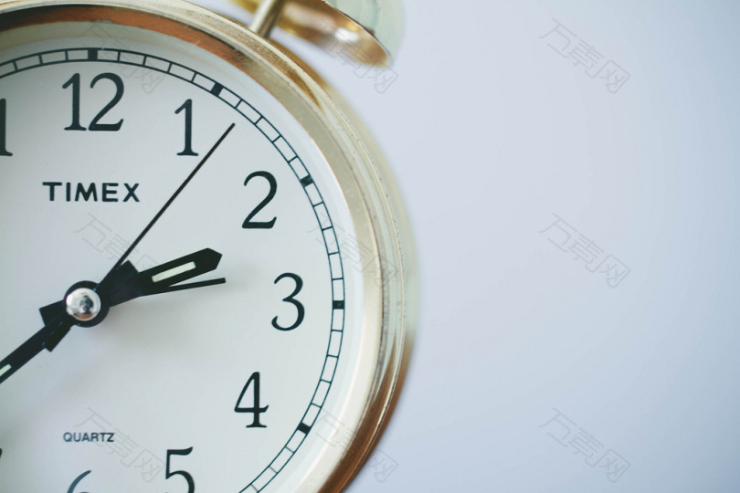 TimeX模拟时钟在2点33分