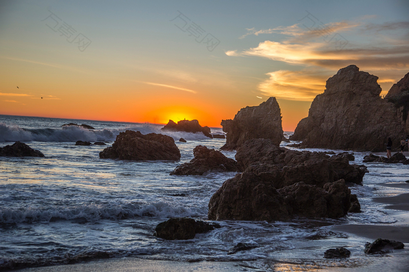 WAFESESET太阳熔岩岩石海洋沙滩EL斗牛士EL斗牛士海滩CA马里布加利福尼亚马尔阿塔切尔罗卡Pasije