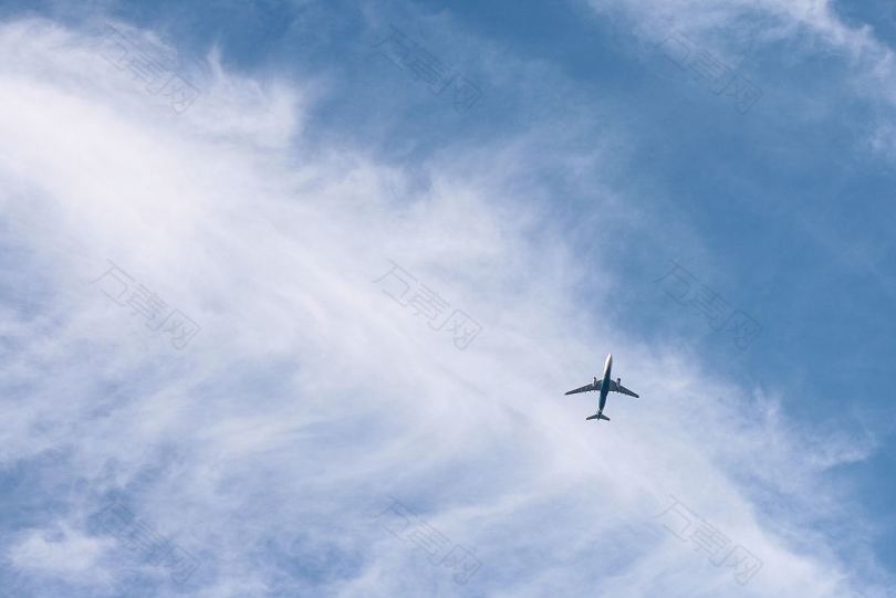 飞机天空云和飞机高清