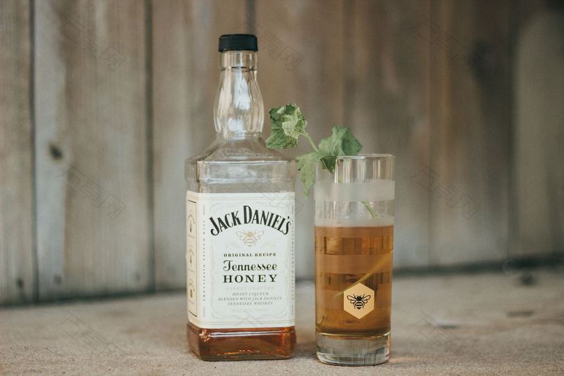 杰克丹尼尔斯威士忌蜂蜜和玻璃高清
