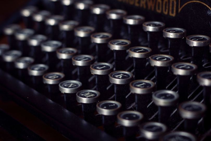 打字机打字机键盘复古和字母