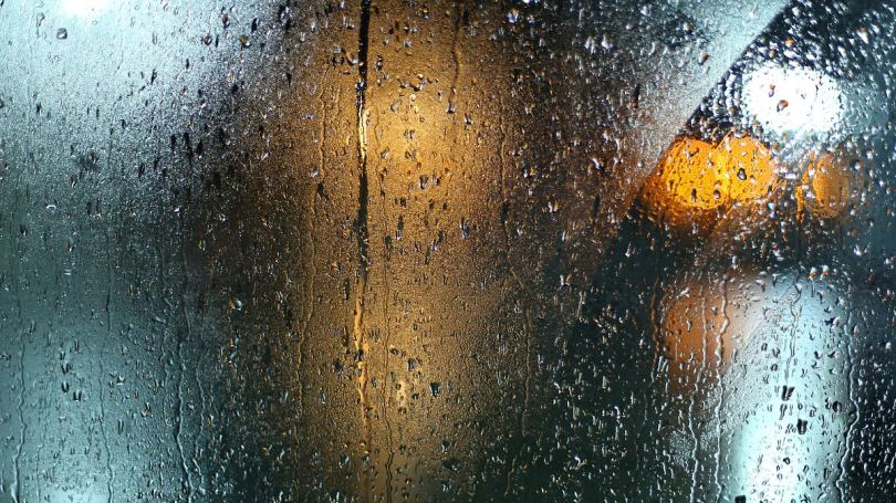 水雨湿及窗房