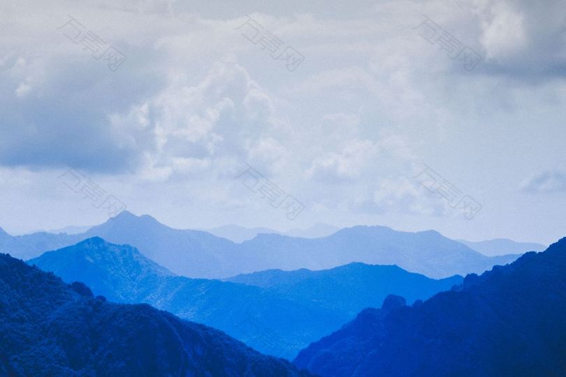 山自然蓝和天空